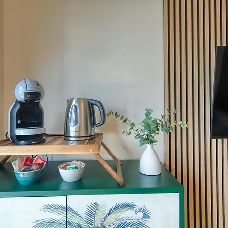 Urban Jungle Apartment *